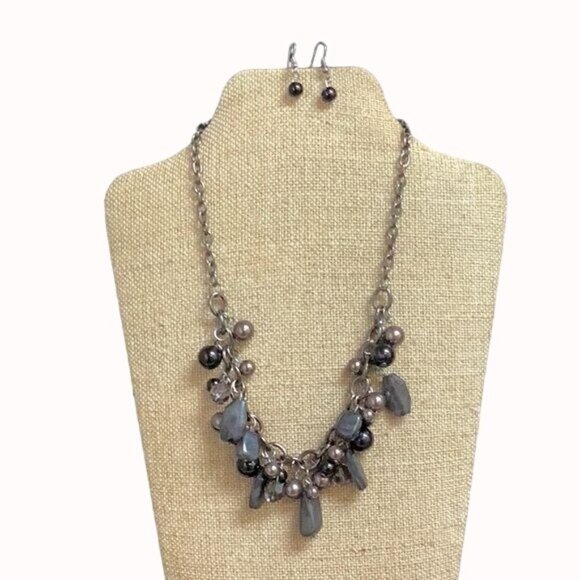 Paparazzi black Necklace w/matching Earrings &  Red &  Silver Necklace w Red ear - Picture 4 of 7